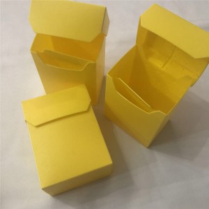 Plastikowe żółte karty do gry tcg. Uchwyt na pudełko